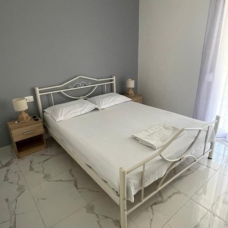 Antonis Apartment Paralia Dionisiou Pokój zdjęcie